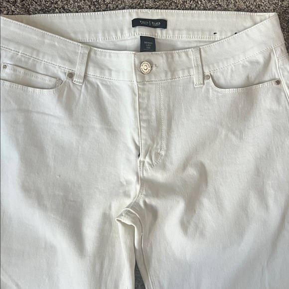 White House Black Market Soft Denim Skinny Leg Jeans. - Picture 4 of 9